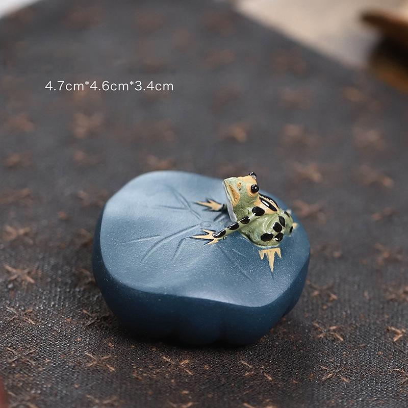 Lucky Purple Clay Small Frog Statue Tea Pet Tea Art Ornaments Chinese Kung Fu Tea Handicrafts Tea Ceremony Decor Accessories