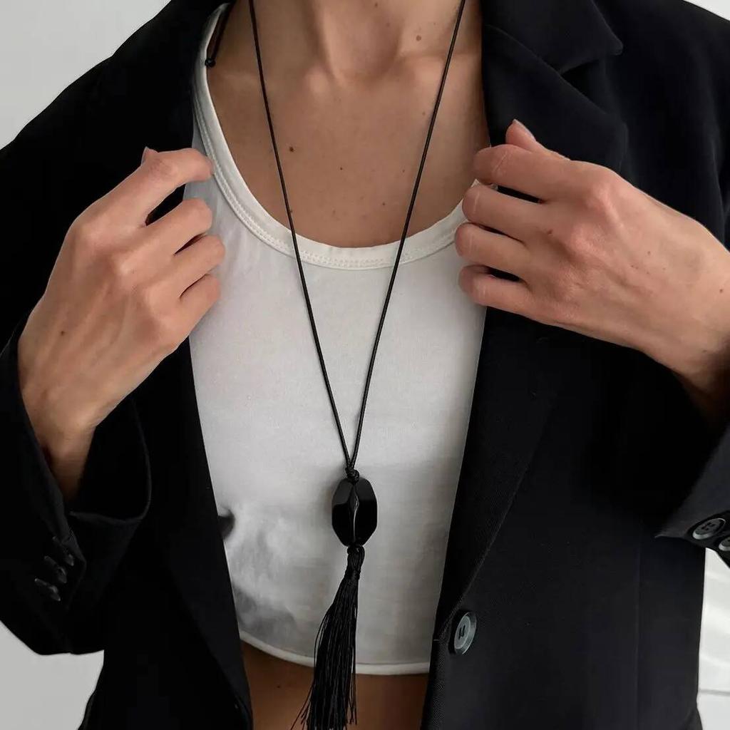 Salircon New Simple Irregular Black Resin Tassel Pendant Necklace for Women Trendy Adjustable Waxed Thread Sweater Chain Jewelry