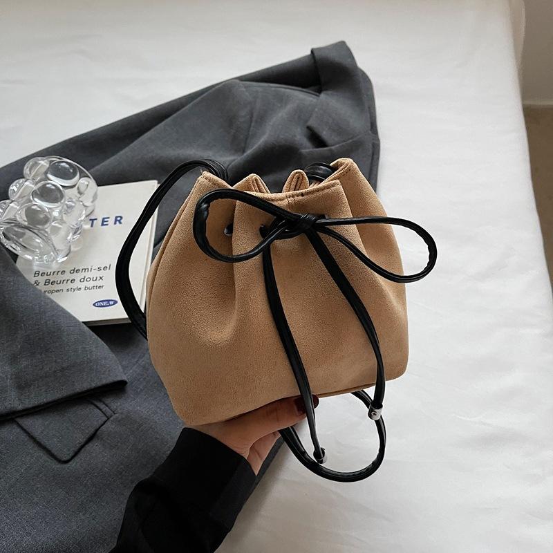 Fashion Women's Messenger Bag Autumn and Winter Niche Design Sense Suede Commuter Versatile Messenger Bucket Bag