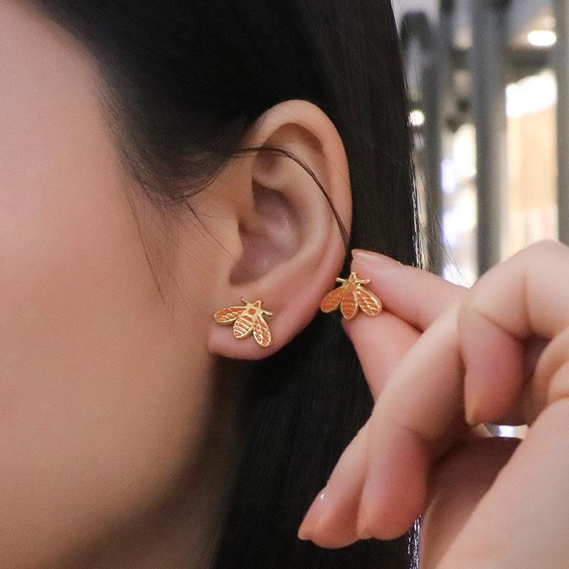 Luxurious Four-Leaf Clover Stud Earrings: European-American Style, Fashionable and Unique Design for Women