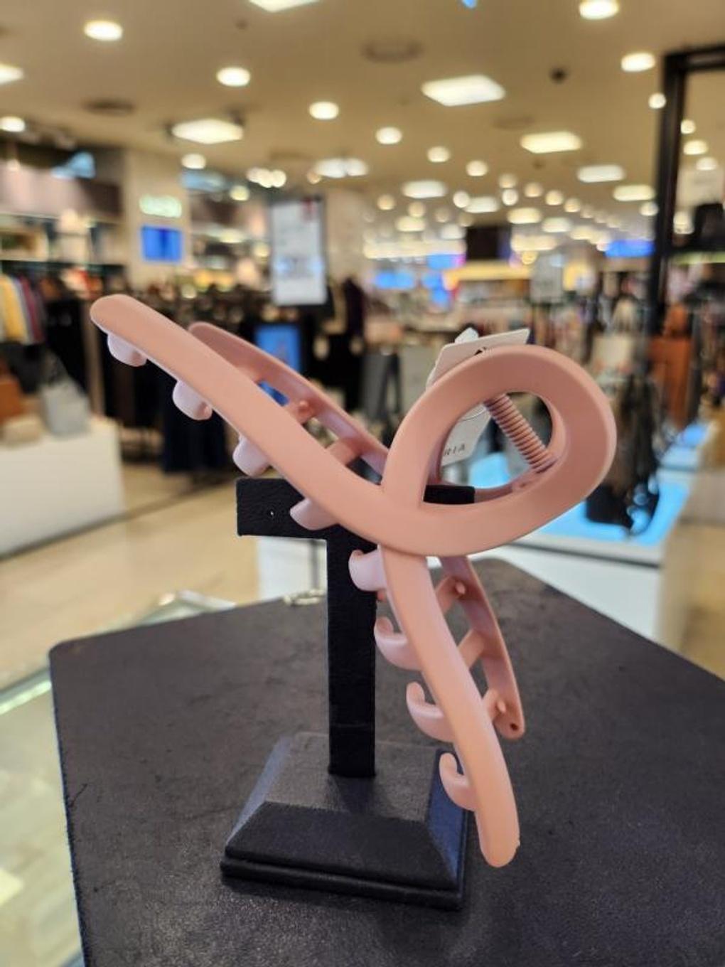 

Atria 13mm Twisted Glossy Matte Clip GNRHPIN0011PKF