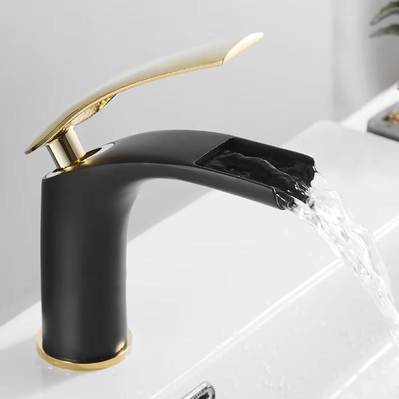 Waschbeckenarmaturen Schwarz Gold Messing Badezimmerarmatur Waschbeckenhahn Einhebel Warm und Kalt Wasserfall-Mischbatterien WC-Armatur