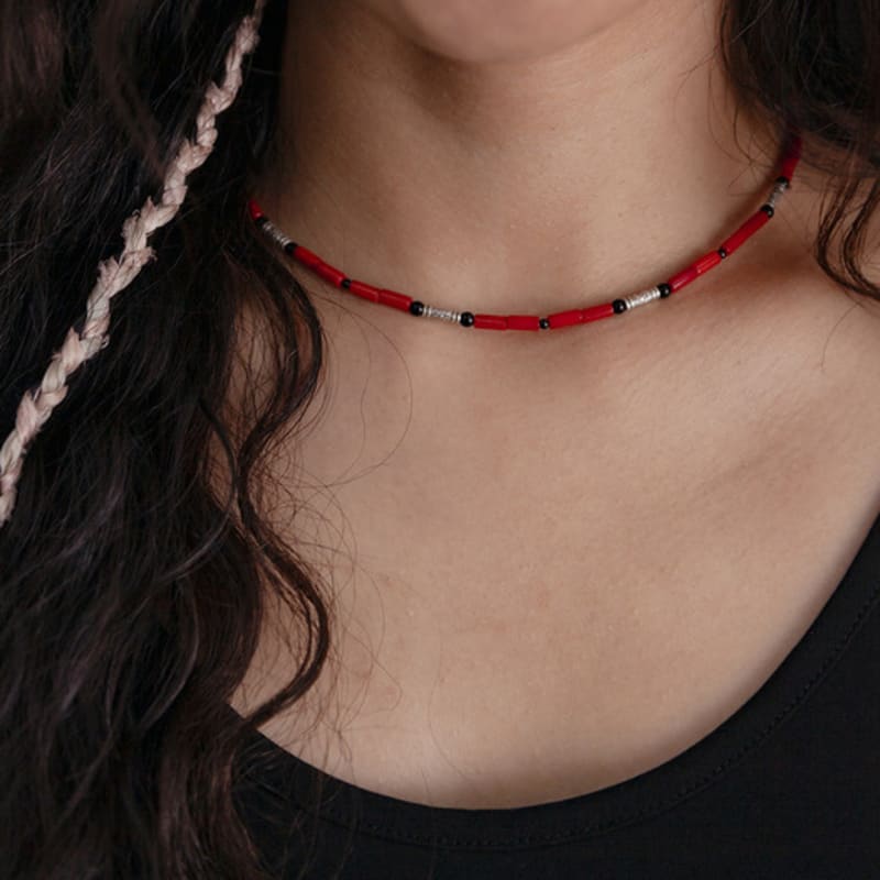 SCARLET NECKLACE TOUCH