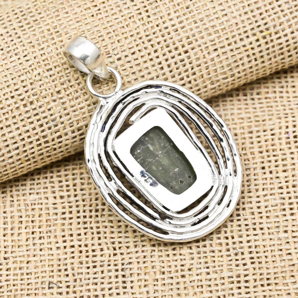 Rå Prehnit Ädelsten 925 Sterling Silver Handgjort Hänge För Bröllopspresent
