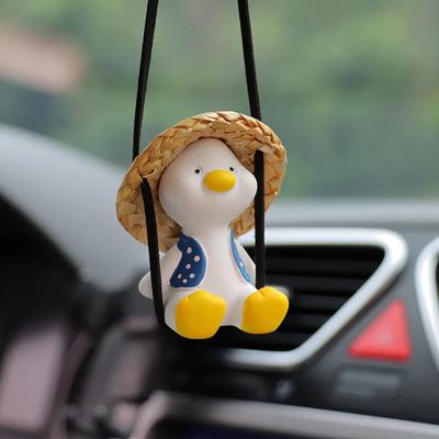 Pendentif de rétroviseur de voiture mignon balançoire canard chapeau de paille canard pendentif de voiture décoration de stationnement pendentif mignon voiture accessoires créatifs