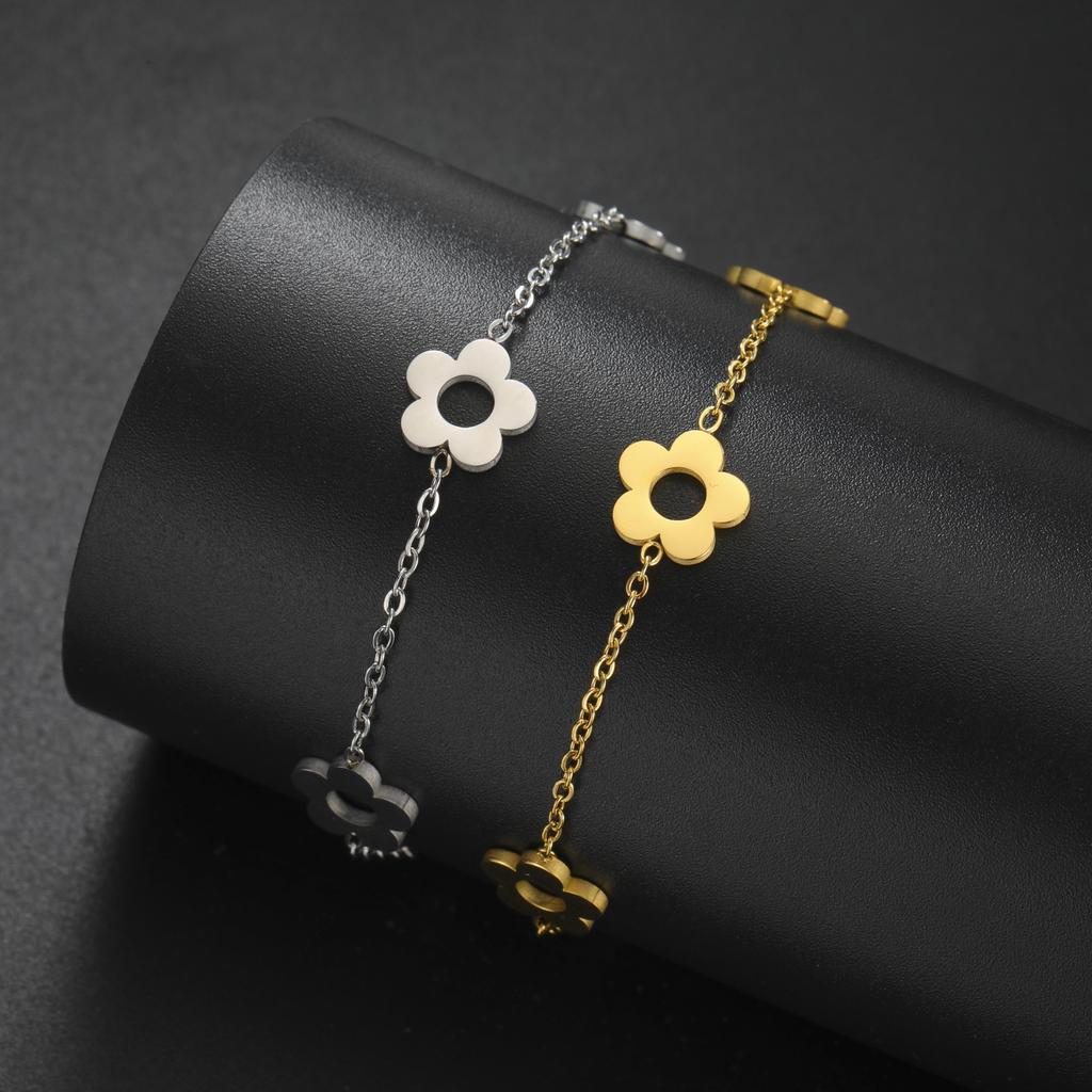 Simple Welded Flower Pendant Bracelet with Four Blossoms Fashion Versatile Best Friend Jewelry