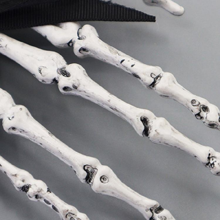 Festive Skull Hair Clip Secure Hold Design Comfortable Plastic Hairpin Ideal For Halloween Outfits And Cosplay Enthusiasts