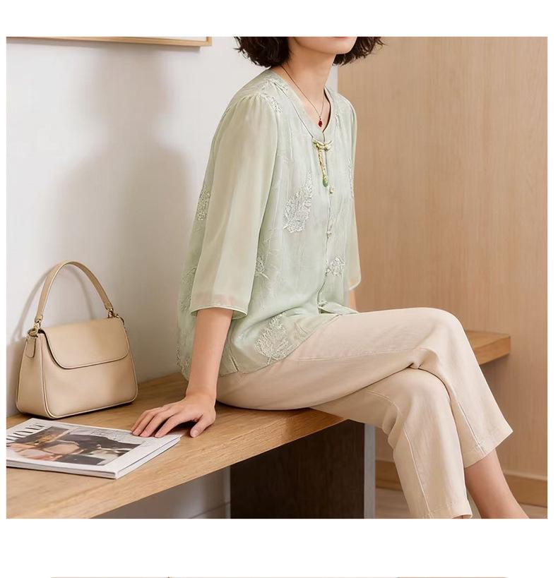 Summer Wear for Middle-Aged and Elderly Mothers: New Chinese Style Embroidered Shirt