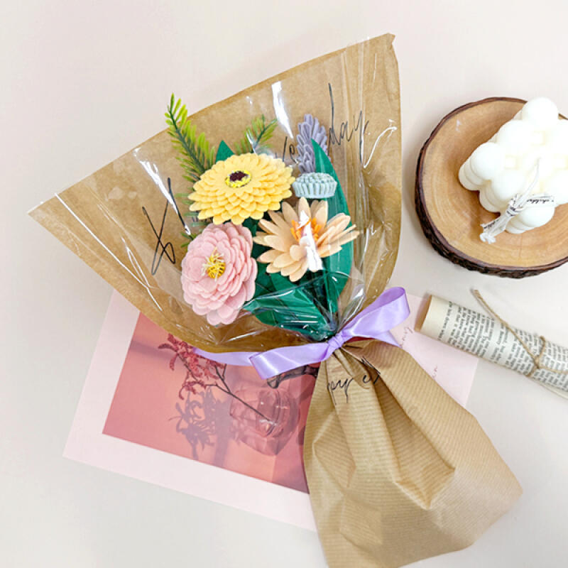 Making a Felt Nonwoven Bouquet (S)