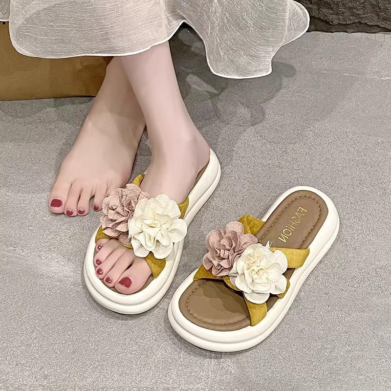 Neue Ein-Wort-Hausschuhe Damen Sommerbekleidung zweifarbige Blume dicksohlige coole Hausschuhe modische rutschfeste bequeme Strandsandalen