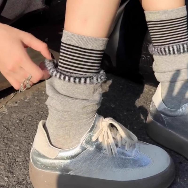 Autumn Girl Mid-calf Double-layer Spliced Socks for A Slimming and Stylish Look, Flared Flared Combed Cotton Pile Socks, Niche Striped Trendy Socks