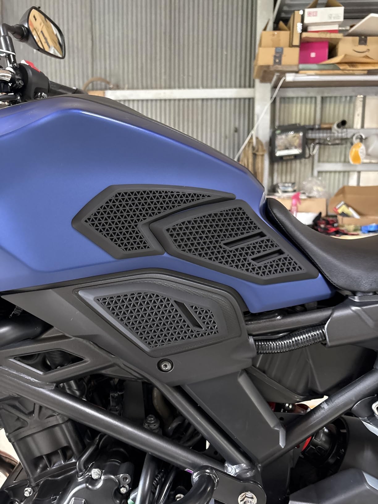 BYEMTTY Топливный бак для мотоцикла Подходит для Honda CB250R Защитная накладка на топливный бак, 2018-2025, Противоскользящая накладка.