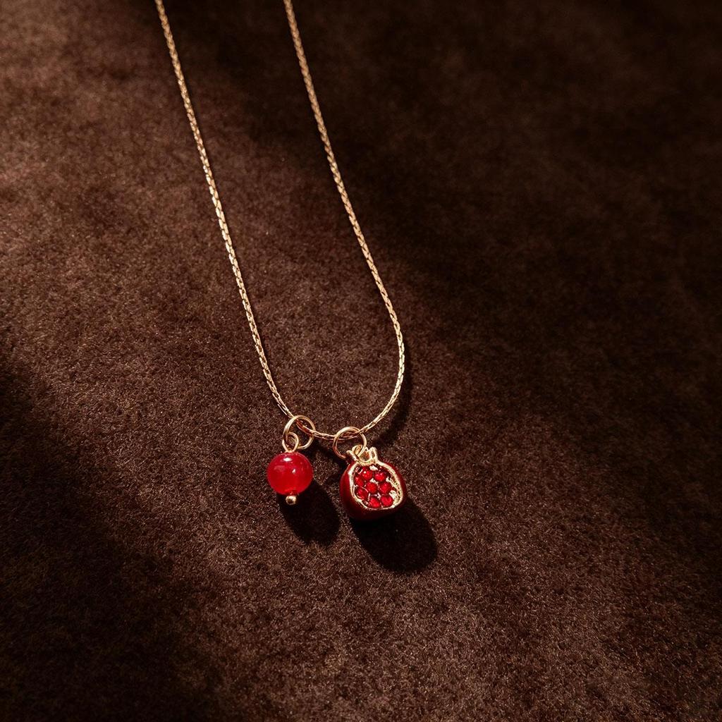 Red Pomegranate Necklace for Women, Gentle Atmosphere Collarbone Chain, Vintage Simple Versatile Daily Wear Necklace Accessory