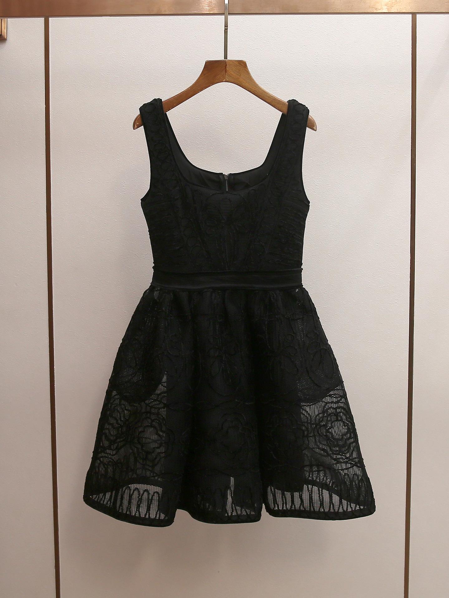 M Brand Hepburn-Style Mesh Embroidered A-Line Dress with Cinched Waist and Spaghetti Straps Small чёрный