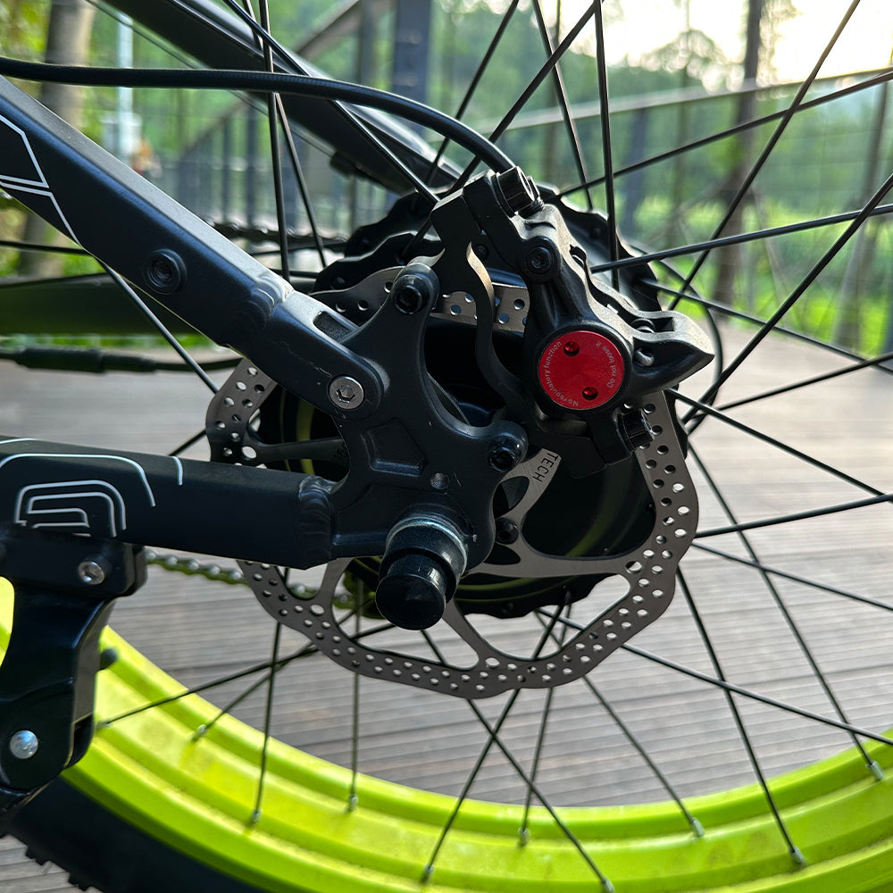 Bezior X1500 Rennrad Elektrofahrrad 1500W, 48V 12.8Ah, 40km/h, Shimano 27-Gang, Hydraulische Scheibenbremsen, 26"×4" Fat Tyre, 5" LCD-Display, IP54