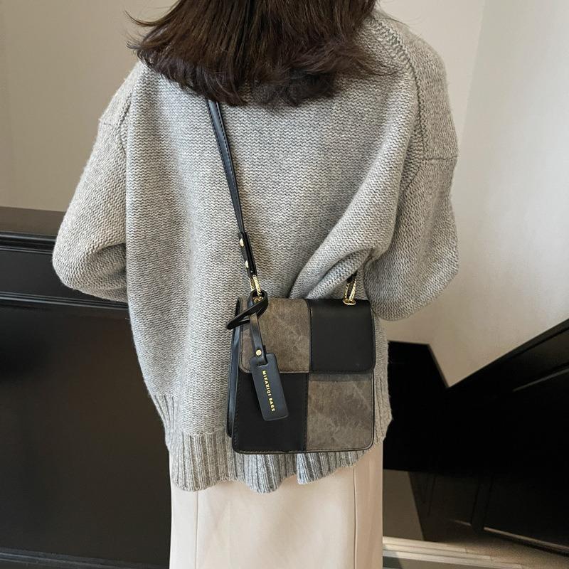 Popular niche design splicing portable small square bag new fashionable contrasting color shoulder messenger bag