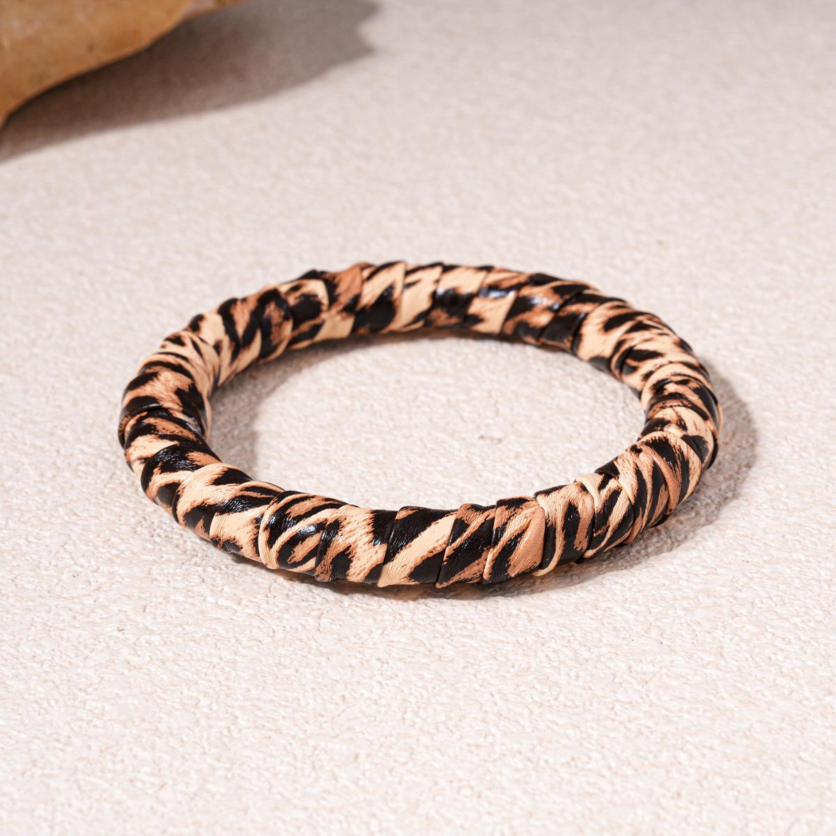 Acrylic Smudged Leopard Print Splicing Bangles for Women Personalized Fashion Gold Color Bracelet Exaggerated Style Hand Jewelry