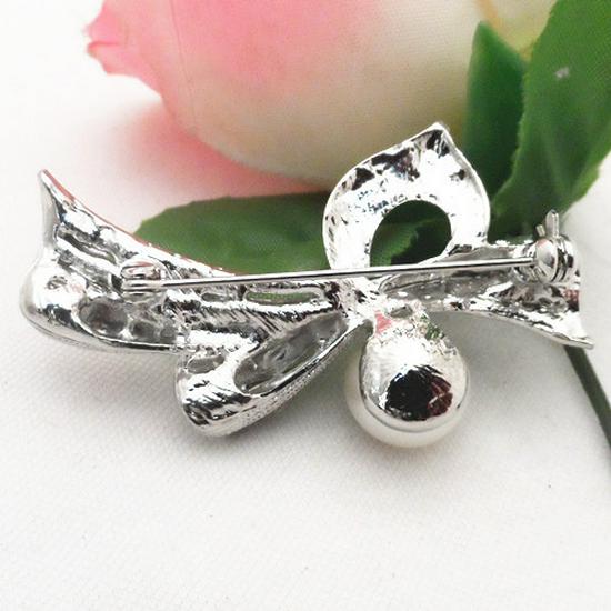Exquisite Rhinestone Bow Tie Brooch with Pearl Lapel Pin for Weddings and Formal Wear