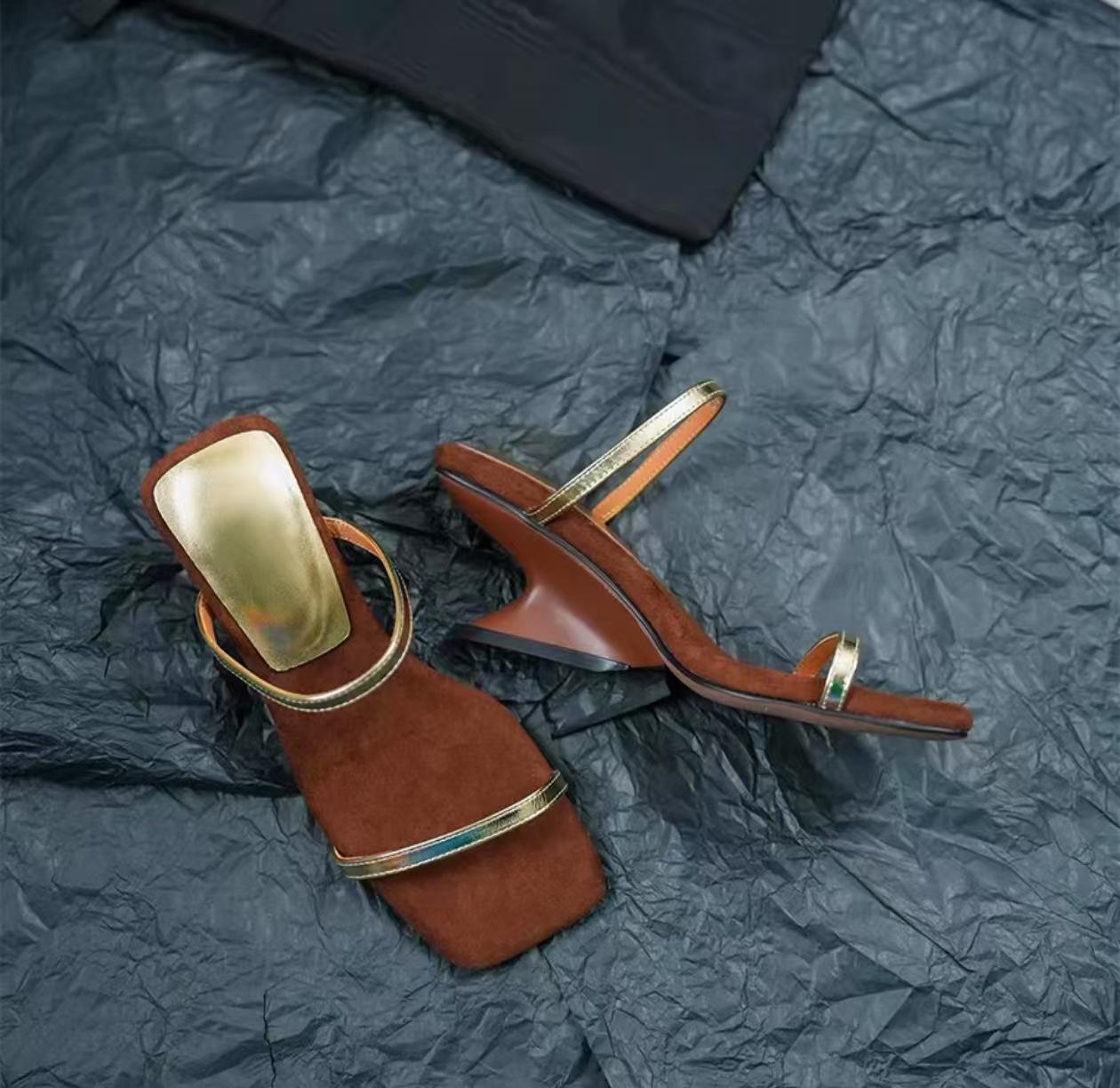 

Женские босоножки на танкетке, летняя новая французская ретро-модель 2025 года, туфли на высоком каблуке с ремешком, римские сандалии, в которых не устают ноги 35