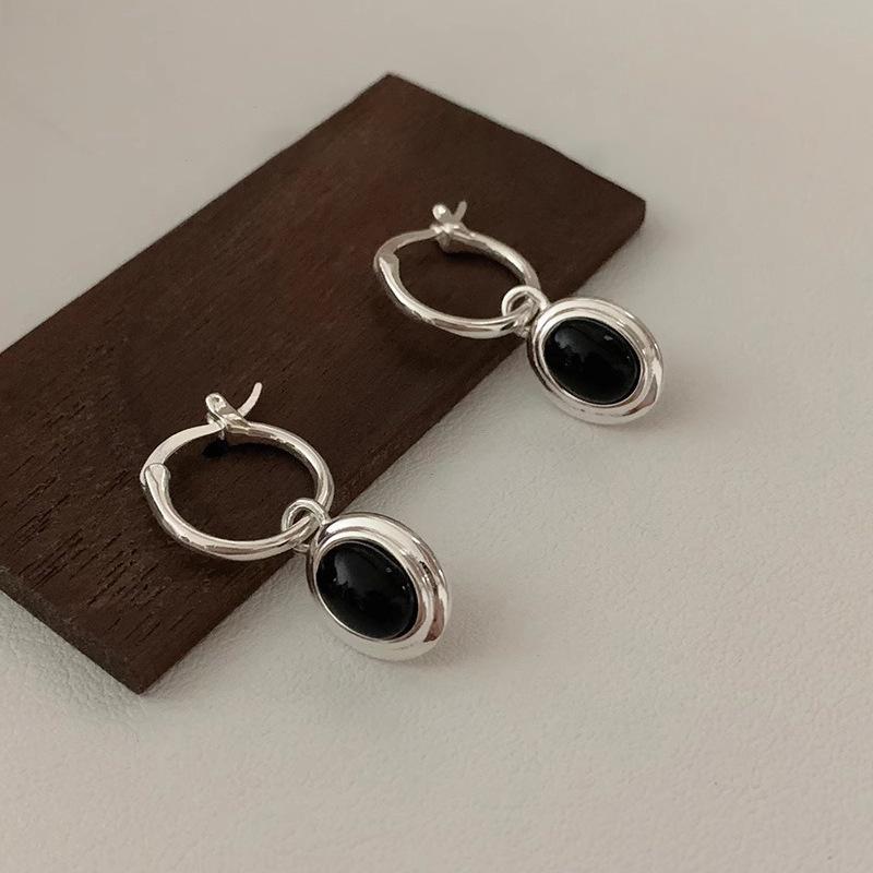 Elegant Black Oval Pendant Earrings for Women - Exquisite S925 Silver Plated Needle and Creative Design