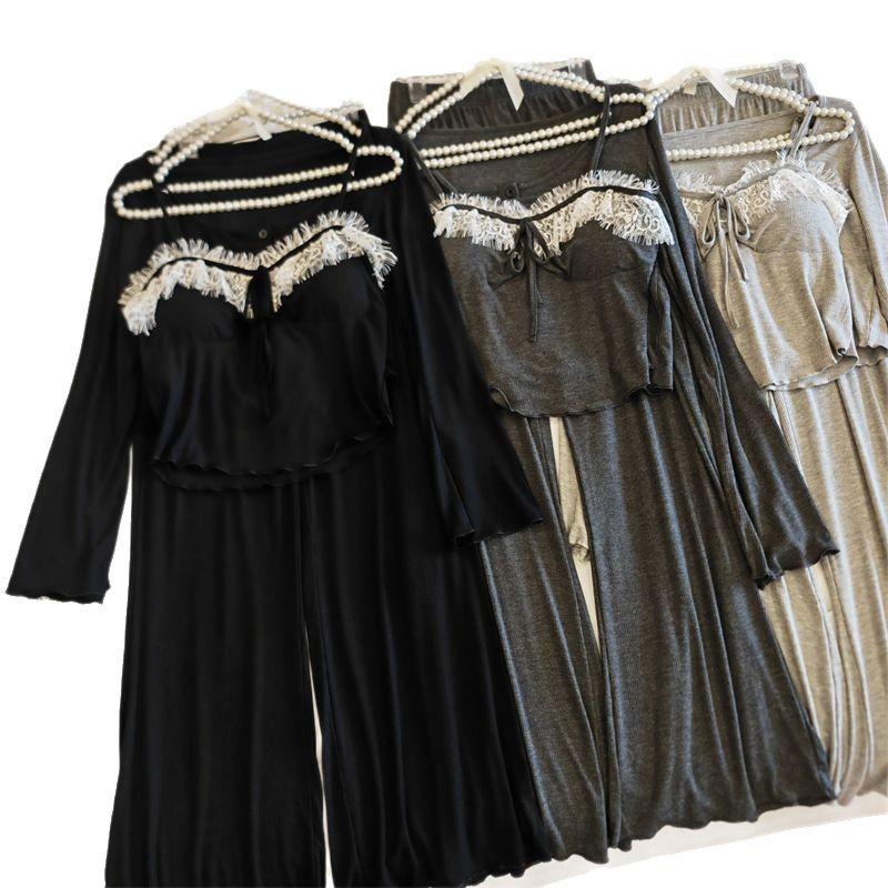 Damen Französischer Modal 3-teiliger Pyjama-Set: Langärmeliges Oberteil mit Brustpolster, Spaghetti-Trägern, langer Hose und Robe.