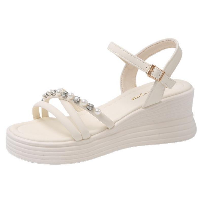 Petites sandales rehaussantes pour femmes, nouvelles chaussures d'été féeriques à porter avec une jupe, chaussures de plage à semelle souple