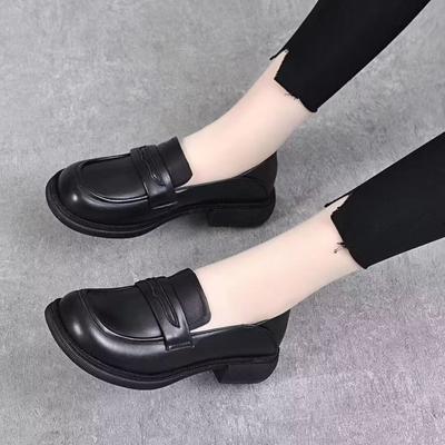 Nuevos zapatos individuales versátiles de cuero suave para mujer, zapatos de madre de suela blanda, primavera, estilo británico, zapatos de cuero pequeños, mocasines versátiles, marea