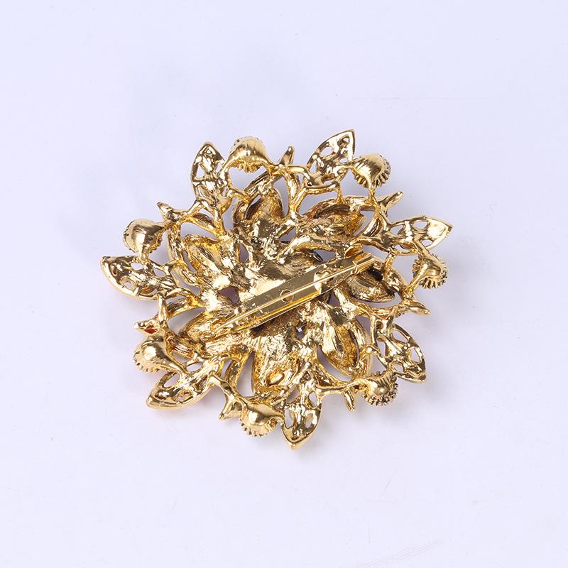 SKEDS Luxury Big Rhinestone Flower Brooches Pins For Women Lady Shiny Boutique Decoration Badges Lady Party Banquet Corsage