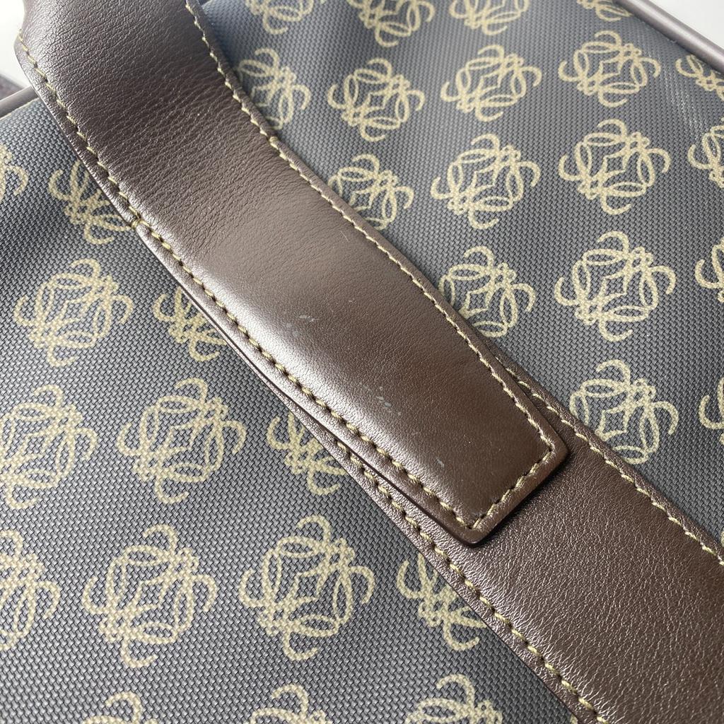 Bolso de negocios LOEWE usado PVC Marrón para hombre