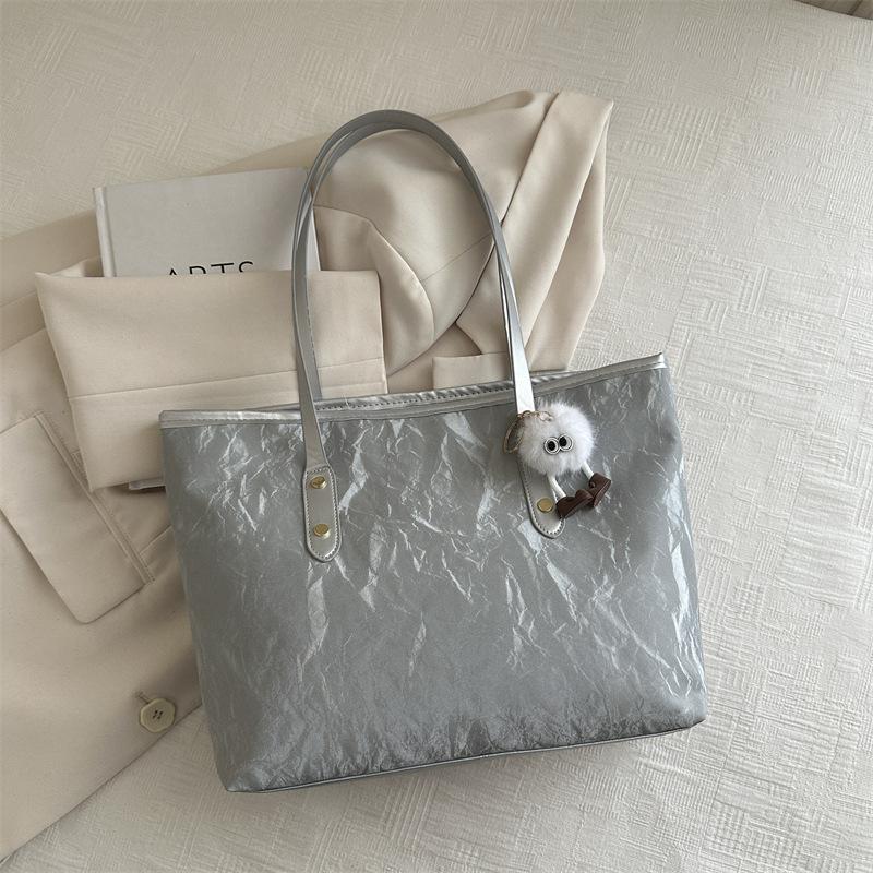 

Large-capacity bag women s 2025 new beautiful foreign fashion shoulder bag leisure trend work commuter tote bag Without pendant серебряный