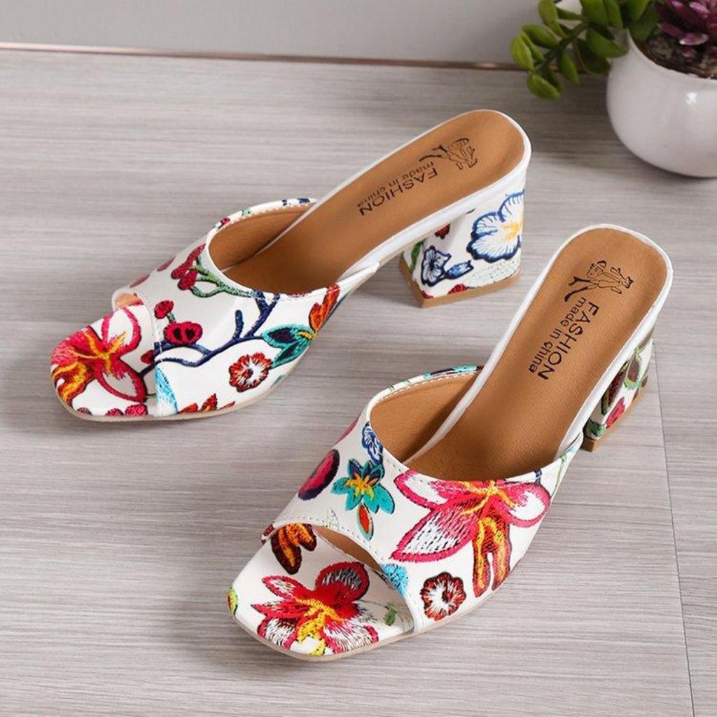 2024 New European and American Style Fashionable Round Head Set Foot High Heel Casual Women's Roman Graffiti Slippers