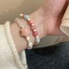 Keramikperlen-Armband - Ein Nischen-Handarbeits-Accessoire für beste Freunde. Dopamin Schmuck im Studentenstil.