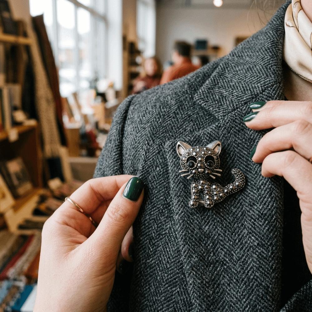 Cute Crystal Cat Brooches Zircon Vintage Brooches Fashion Jewelry Cat Badge Pins Unisex