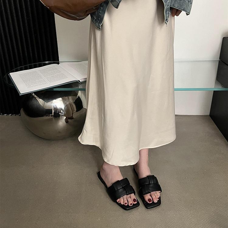 This design is amazing! Open-toed square-headed woven flat-bottomed slippers for women's wear 2025 summer soft-bottomed beach sandals