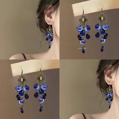 Cercei cu Scoici și Ciucuri Albaștri: Accesorii Versatile pentru Vacanța la Mare
