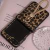 Strakke Leren Hoes met Luipaardprint en Lanyard voor Samsung Z Flip7 en Flip6