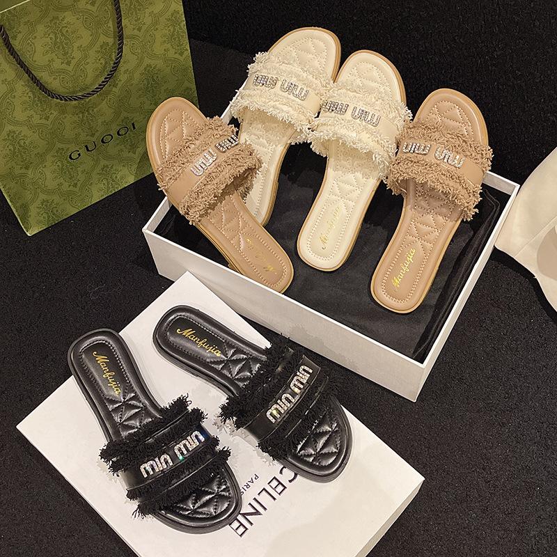 Cool Slippers Outer Wear Women's 2025 Summer New French Xiaoxiangfeng Flat Bottom One-word Drag Versatile Rhinestone Beach Slippers