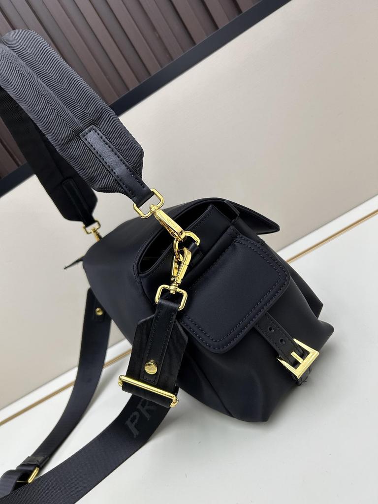 Lada House Unisex Messenger-Kameratasche aus recyceltem Nylon 2025: Modische, vielseitige Umhängetasche