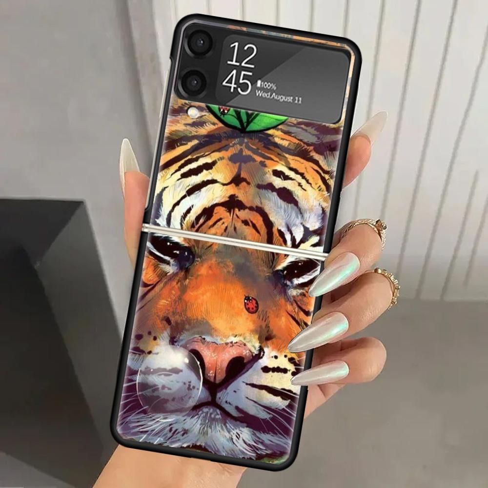 Superior Tiger Pattern Art Hard PC Phone Case For Samsung Galaxy Z Flip 7 6 5 4 3 Black ZFlip7 ZFlip6 Flip5 Flip4 Flip3 5G Print