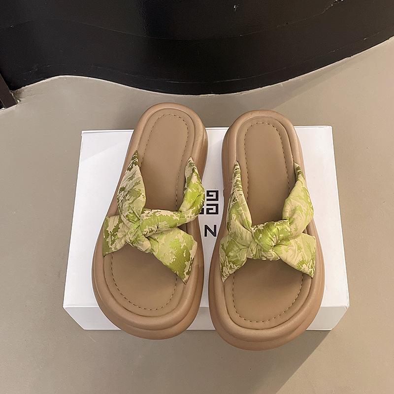 Chinese one-word slippers women's summer wear new platform casual beach sandals fashion versatile sandals