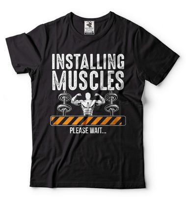 Herren Installing Muscles Shirt Fitnessstudio Shirts Bodybuilder Shirt Lustige Fitnessstudio Witz T-Shirts Unisex T-Shirt