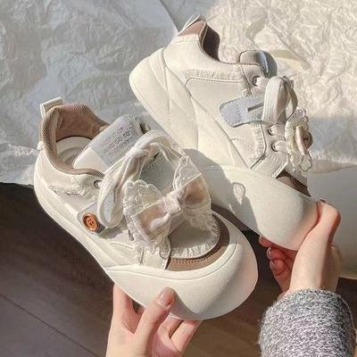 Nouvelles chaussures de board style scolaire chaussures à semelles épaisses décontractées augmentant la taille chaussures pain