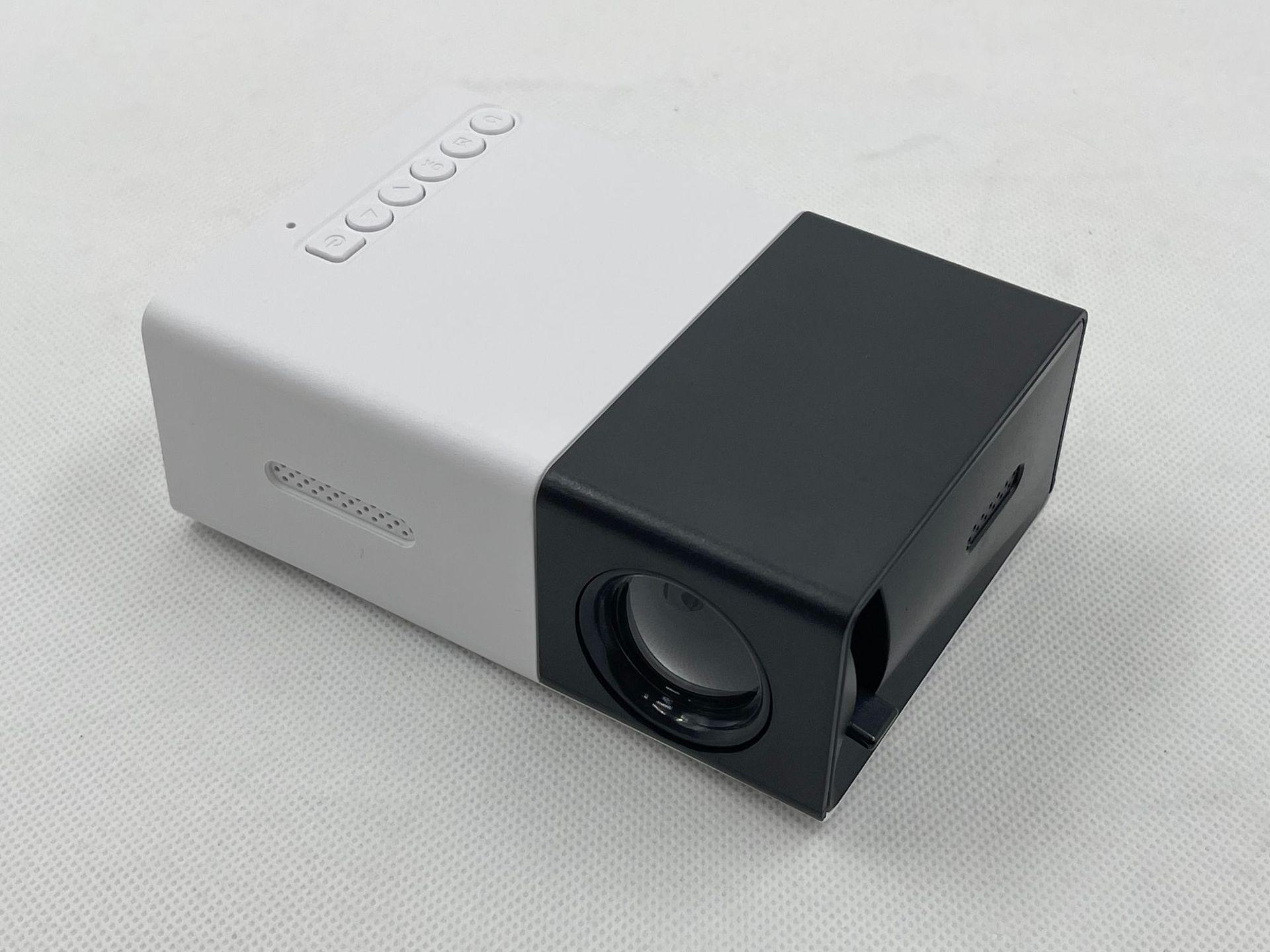 

YG300 HD Мини-проектор - желтый и белый Портативный домашний микросветодиодный проектор YT300-1 (wired same screen version). Australian чёрный/белый