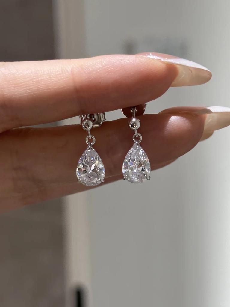 2026 New Light Luxury Exquisite High-end Design Water Drop Drill Ear Hole Earrings Temperament Earrings Cochlear Nails for Women