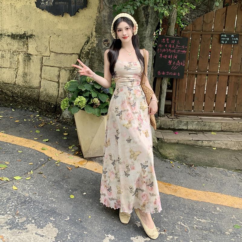Chic and Feminine Sleeveless Maxi Dress with Floral Print and Waist Cinching