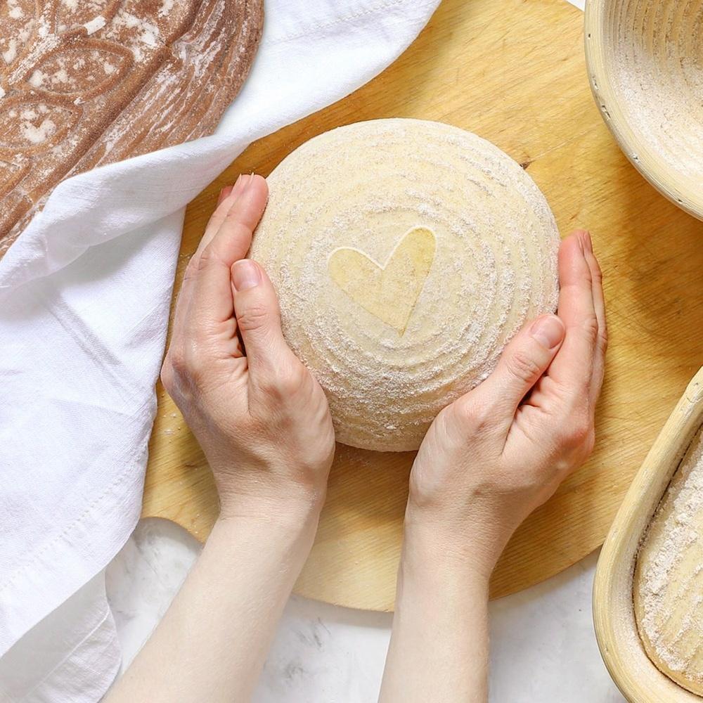 Gärkörbchen aus Rattan zum Gehen und Formen von Brotteig für einen Laib 1,2 kg