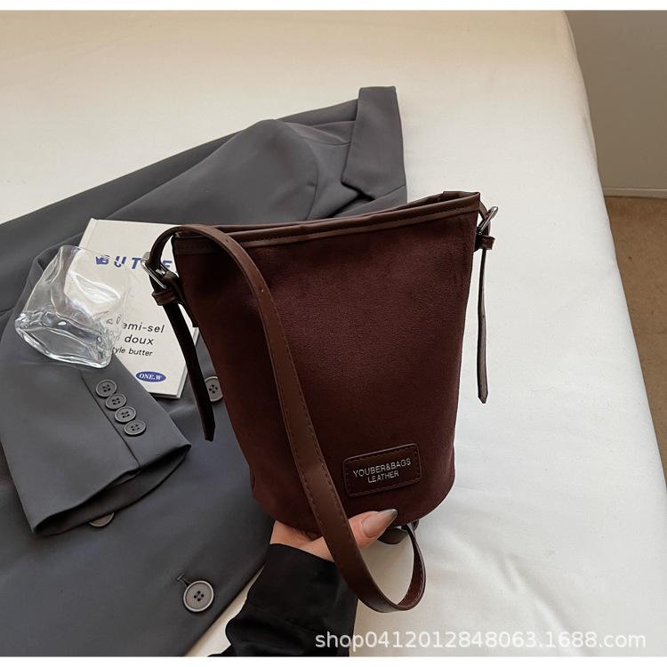 Simple Texture Handbag Women's 2025 New Fashion Retro Foreign Style Shoulder Underarm Bag Messenger Bag Bucket Bag