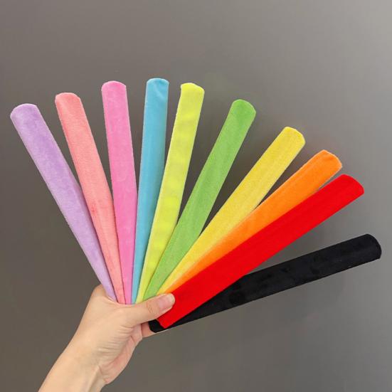 2 ks Plyšový náramek Automatická adsorpce Barevný náramek Prstenovitý náramek Hračka pro úlevu od stresu DIY Zapínací hračka Náramek