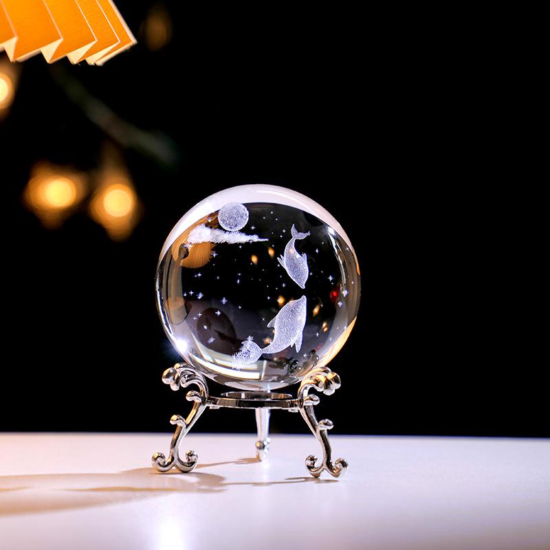 3D Astronaut Crystal Ball with Metal Triangle Stand - Creative Office Desktop Ornament & Gift