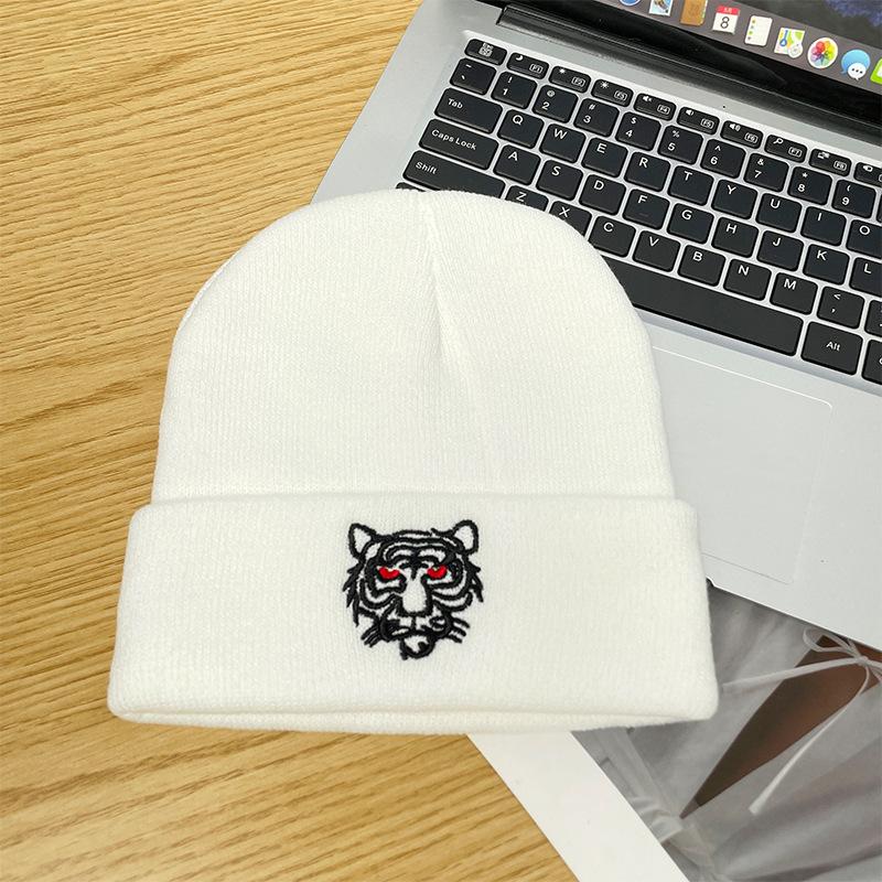 Embroidered butterfly knitted hat women's warm cold hat big head circumference ear protection pullover hat versatile bag head wool hat